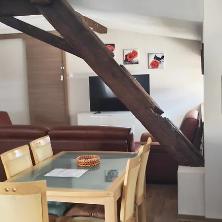 Duplex Rénové Avec Terrasse Privative à 10 Mm De Colmar Et Eguisheim, à 2 Mm Du Grand Axe Autoroutier Strasbourg Mulhouse Apartamento